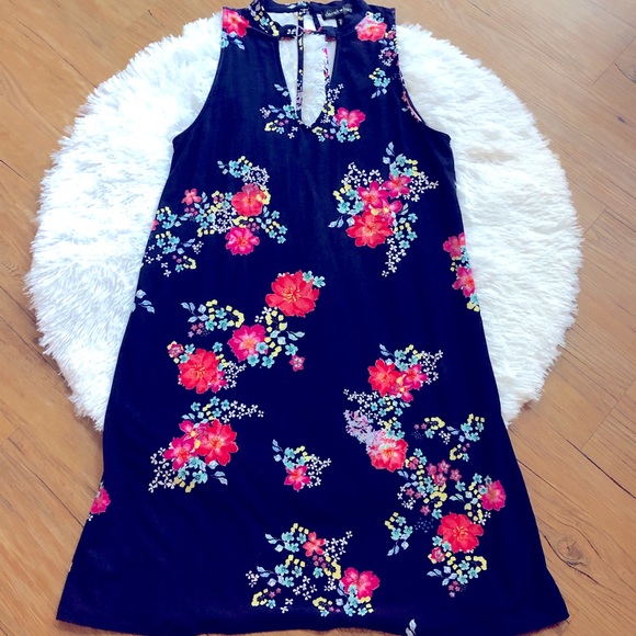 Derek Heart Floral Dress - Picture 1 of 9